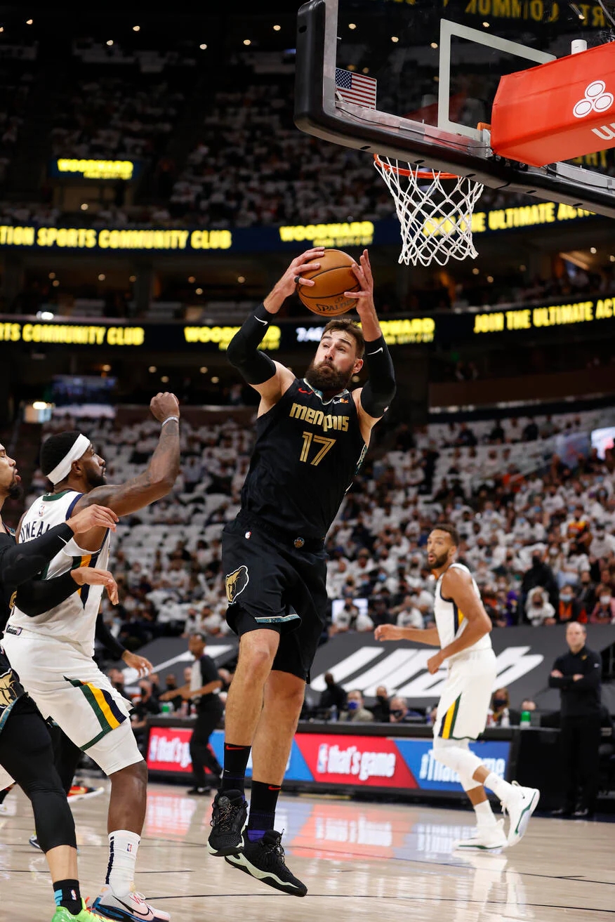 深圳队逆转上海队，戈贝尔统治全场