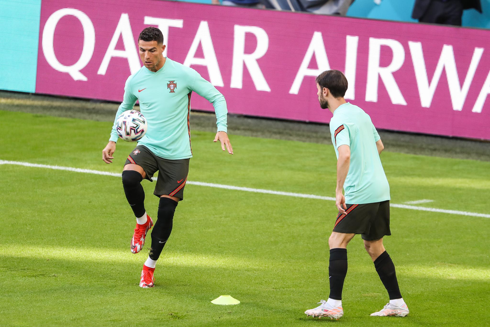 葡萄牙队横扫日本队，奥恰洛夫刷新纪录