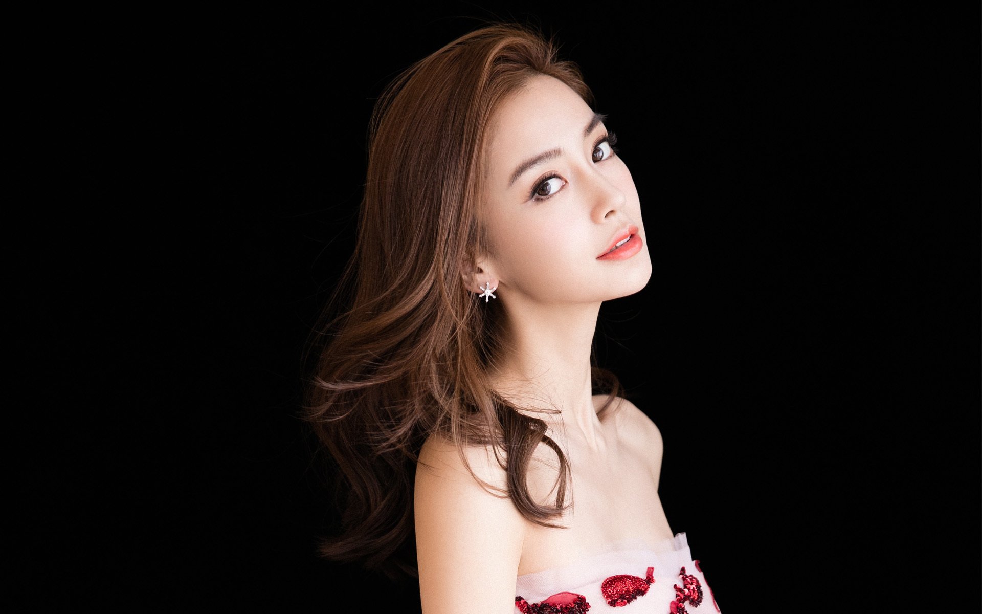 开云体育2026-黄蜂蛰伏之夜，不被看好的武切维奇如何成为逆袭的关键先生？