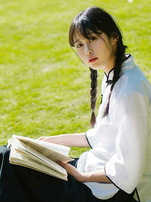 绿茵镜像夜，当格列兹曼在云端独舞，曼城于北境重铸寒铁