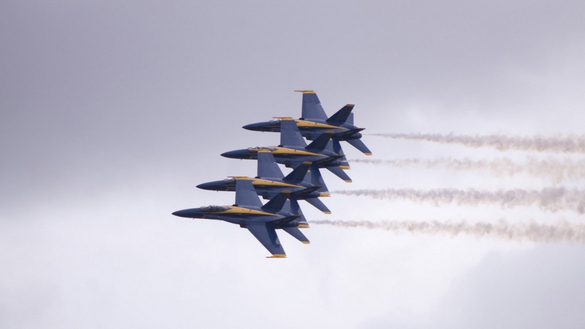 双线告捷，F1新赛季揭幕战上演速度对决，皇家社会力克巴西队晋级